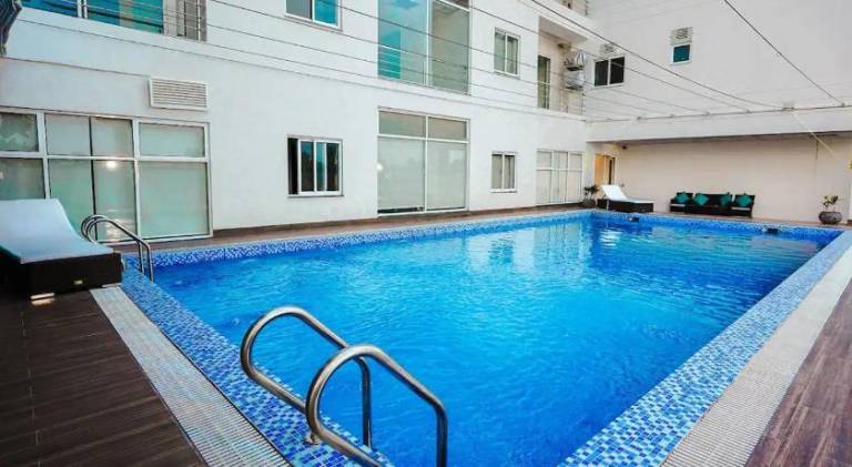 Serviced apartment with terrace & pool — photo 4