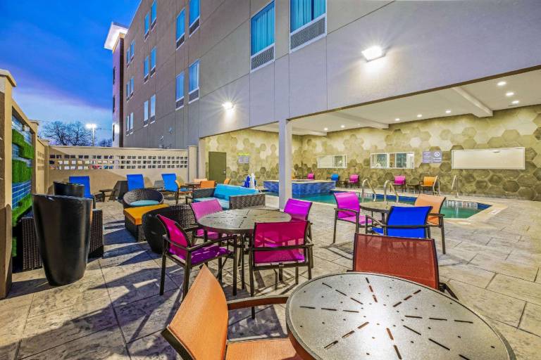 La Quinta Inn & Suites by Wyndham Waco Baylor Downtown — photo 4