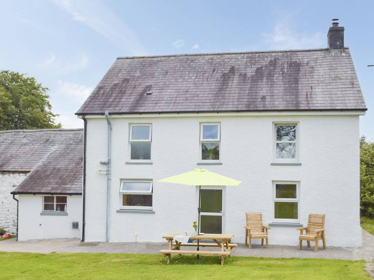 Cottage with garden in Carmarthen
