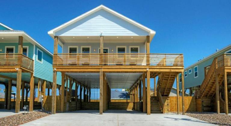 Fully equipped big vacation home with BBQ & pool | Pet-friendly in Port Aransas, TX