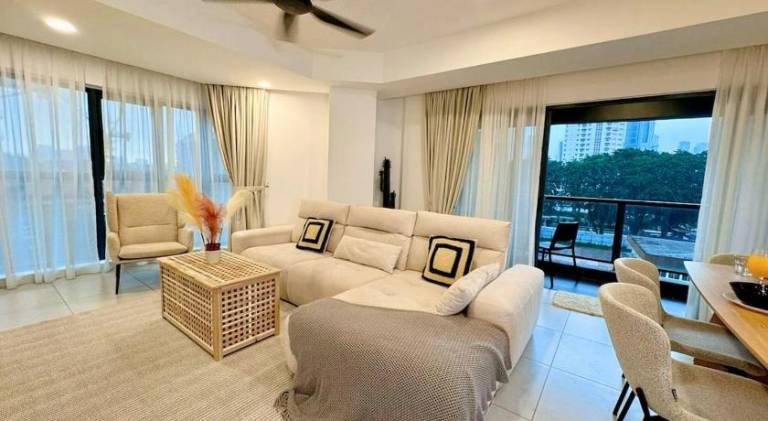 Serviced apartment with sauna, pool & patio — photo 2