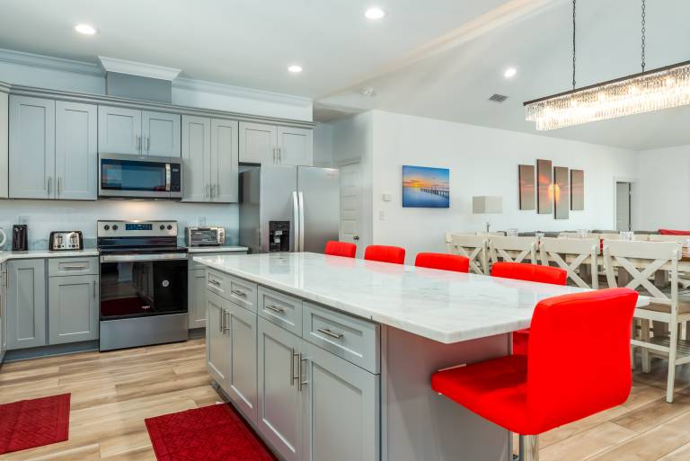 Wine n' Sea - 2704 Bienville — photo 4