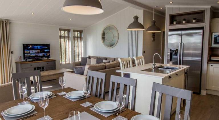 Chalet with barbecue, garden & jacuzzi | Pets are welcome — photo 3