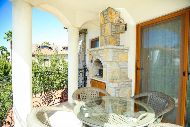 Hot tub-Fireplace-Pets-Sleeps 11-Bbq-Pool-Parking — photo 4