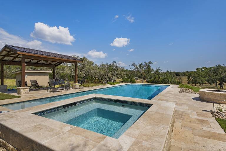 House with hot tub, yard & private pool | Suitable for remote work — photo 3