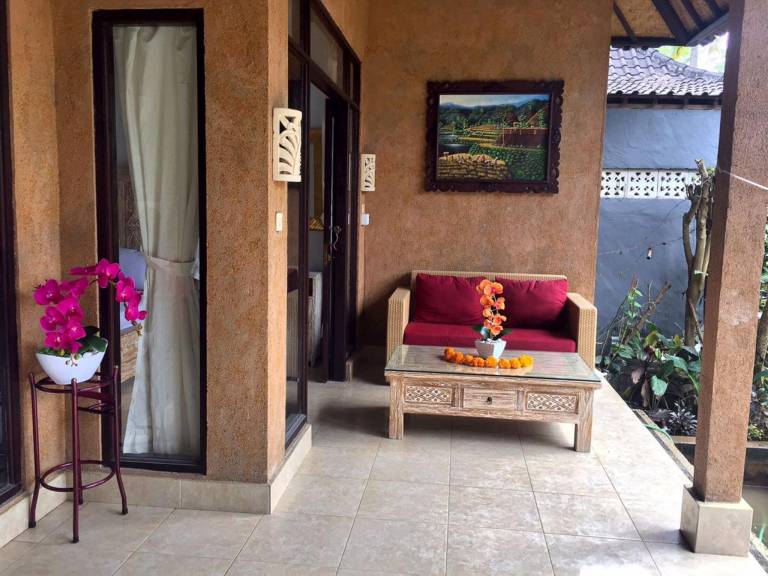 Villa with jacuzzi, pool & yard | Perfect for remote work | Pets allowed — photo 5