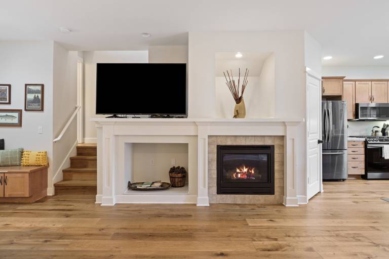 Tranquility on the Bluffs - Hot Tub, Walkable Location, Fenced Yard, EV Charger — photo 4