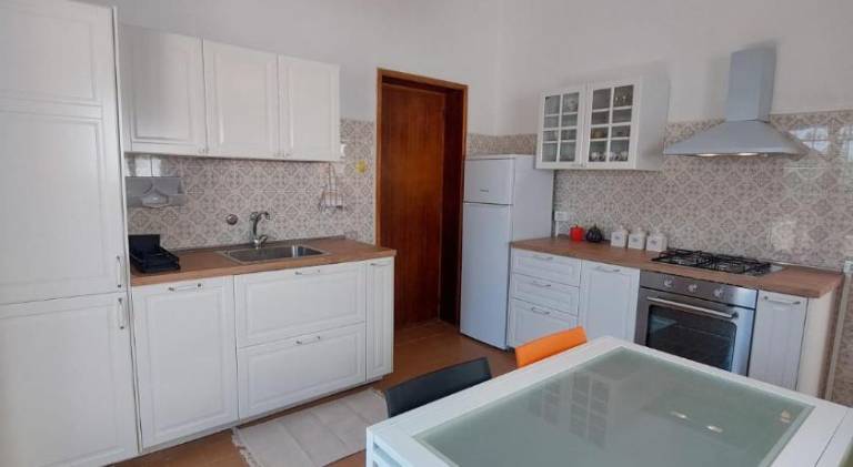 Rental apartment with terrace & yard — photo 4