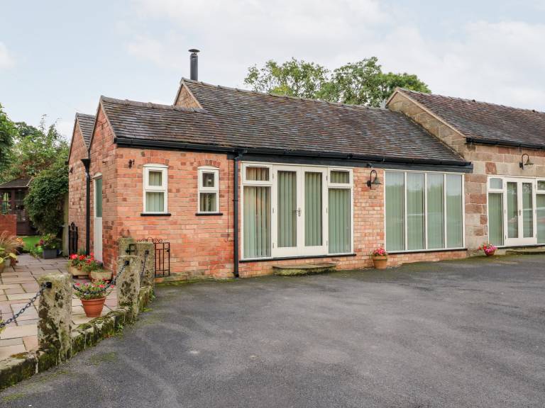 Family-oriented lovely cottage with yard | Dogs allowed — photo 3