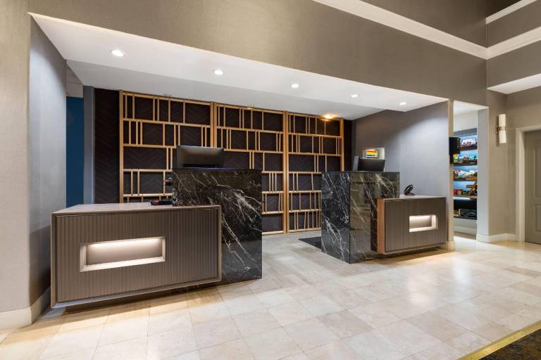 La Quinta Inn & Suites by Wyndham Brookshire — photo 4