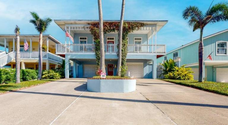 Wonderful house with hot tub & pool | Pets are welcome in South Padre Island, TX