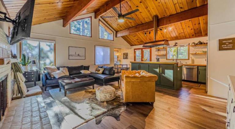 Vacation home with hot tub & barbecue — photo 4