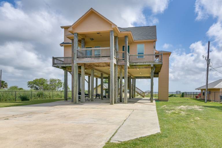 Pet-Friendly Port Arthur Retreat w/ Fishing Pier! — photo 2