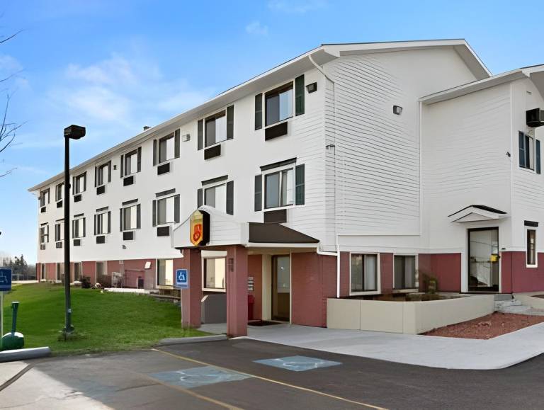 Super 8 By Wyndham Massena Ny