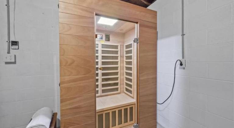 House with hot tub, BBQ & sauna — photo 5