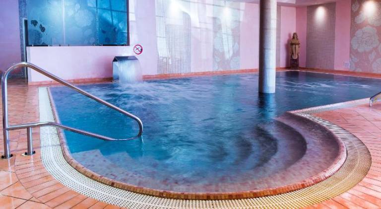 Serviced apartment with pool, jacuzzi & barbeque — photo 5