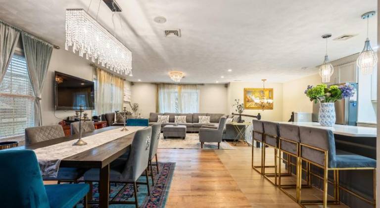 Charming Boston Retreat 3BR Parking Perfect for Families & Groups — photo 3
