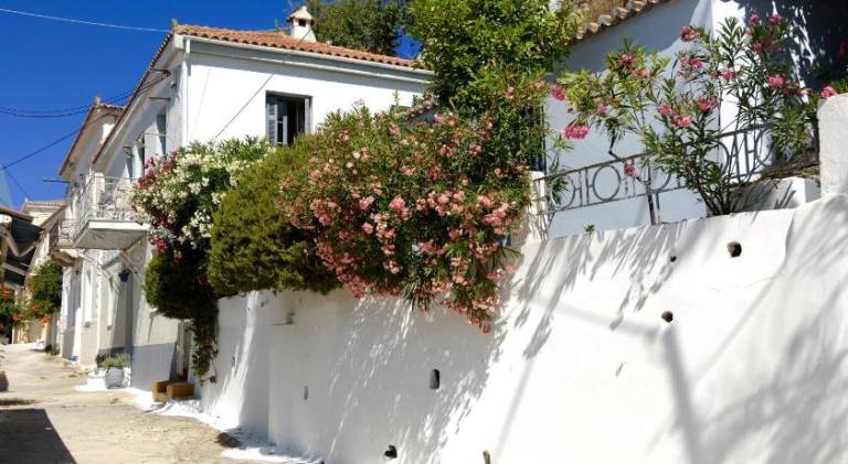 Sto Roloi Island Houses in Poros