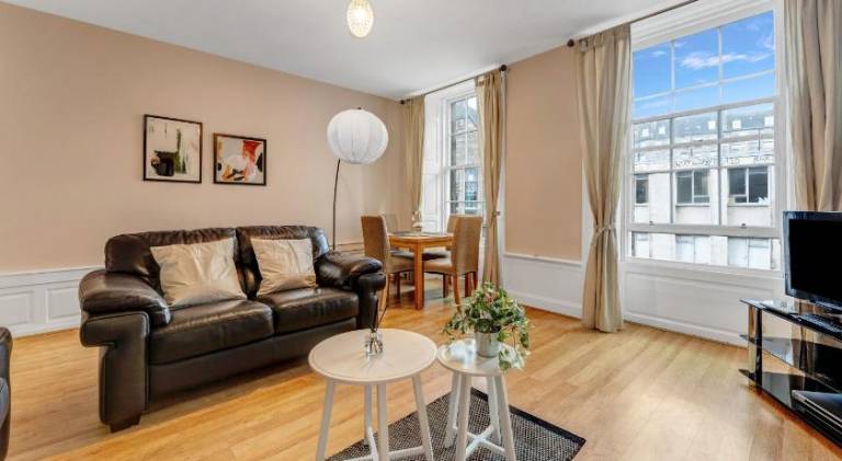 Rental apartment | Next to Edinburgh Castle | Dogs allowed in Edinburgh