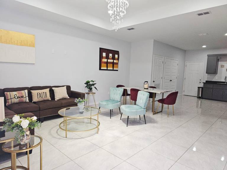 Beautiful apartment 9 min to Mercedes outlets — photo 2