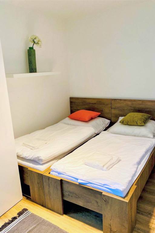 Rental apartment with terrace, grill & yard — photo 4