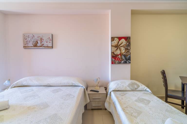 Holiday apartment with fast internet | City view — photo 5