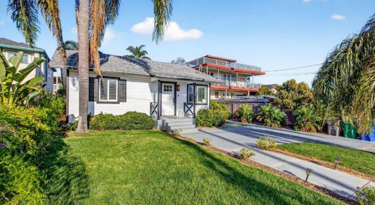 Lovely vacation home | Pets are welcome in Oceanside, CA