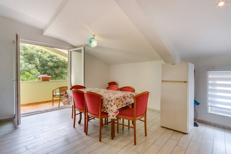 Apartment with barbeque & terrace — photo 3