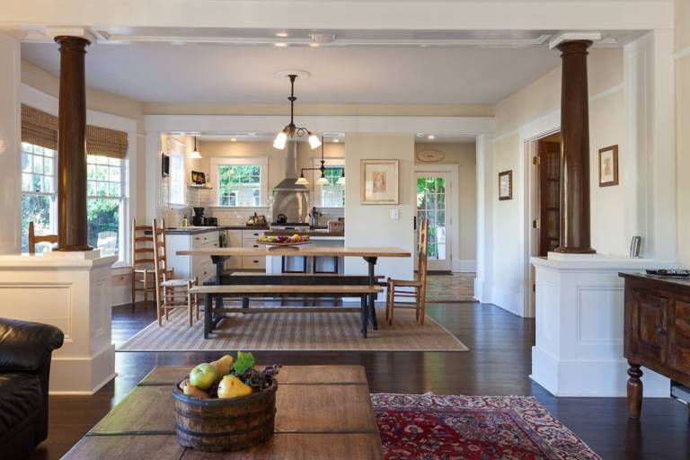 House with patio in Hood River, OR