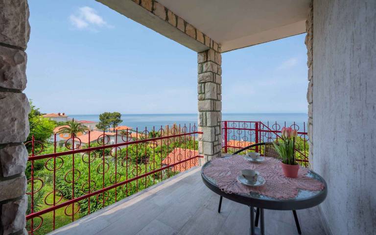 Holiday apartment with sea view — photo 4
