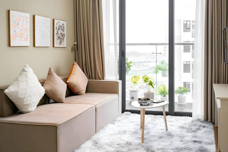 Holiday apartment with patio & pool | Perfect for remote work | Pets allowed — photo 2