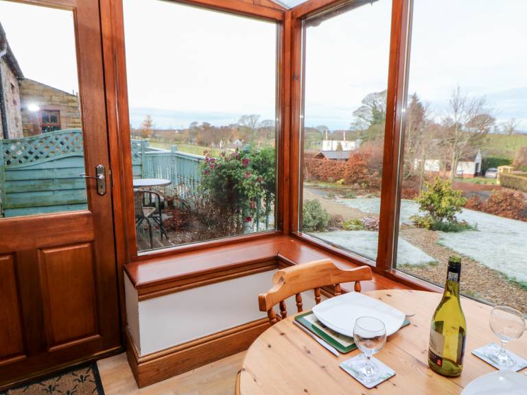 Cottage with yard, terrace & jacuzzi | Dogs allowed — photo 3