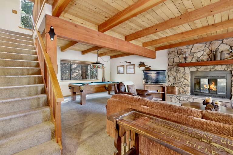 Cabin with BBQ & patio | Lake view — photo 2