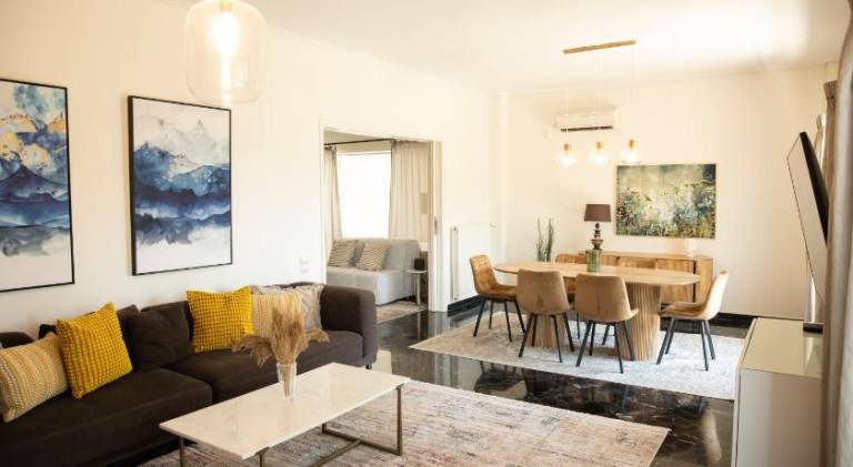 Spacious Glyfada Golf 4BR -Near Beach Shops in Glyfada