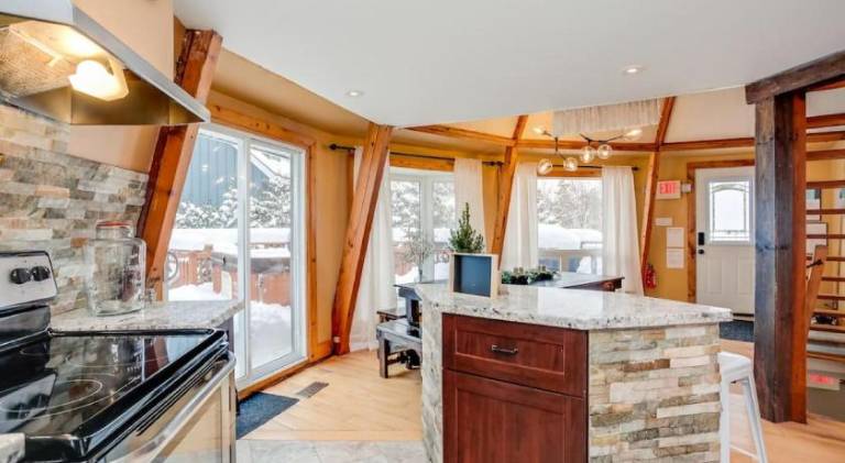 Vacation home with hot tub & sauna — photo 2