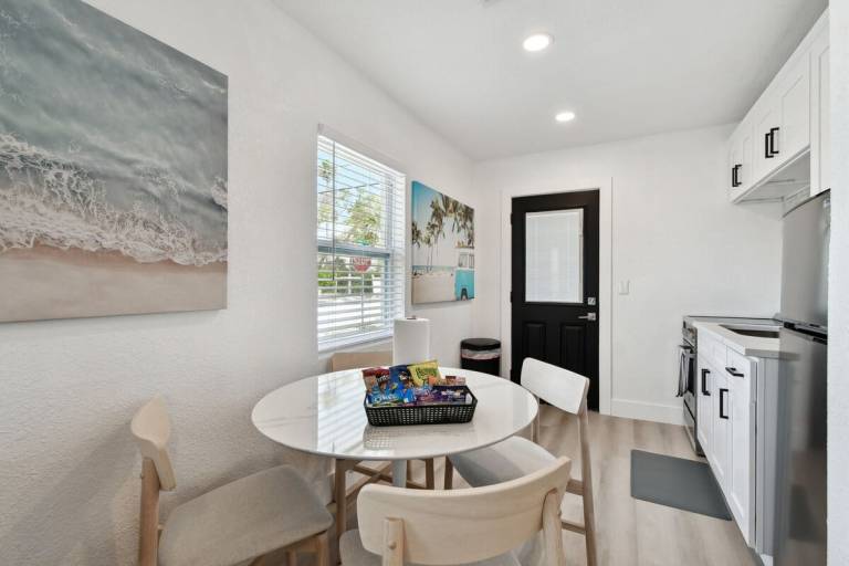 Apartment with 2 rooms for 6 persons — photo 3