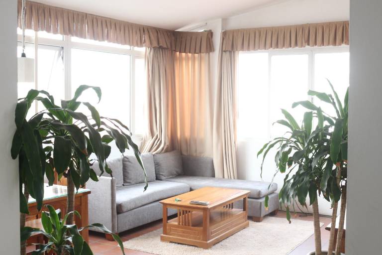 Apartment | Close to St. Joseph's Cathedral — photo 4