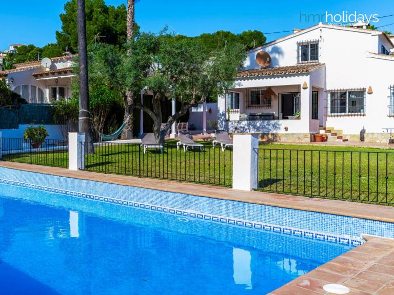 Villa with terrace, garden & grill — photo 2