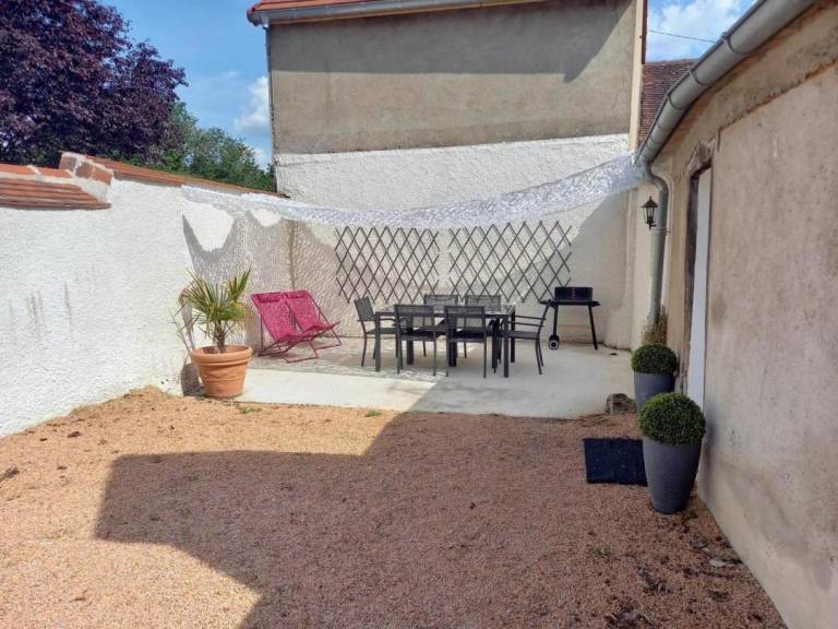 Gite with patio & yard — photo 4