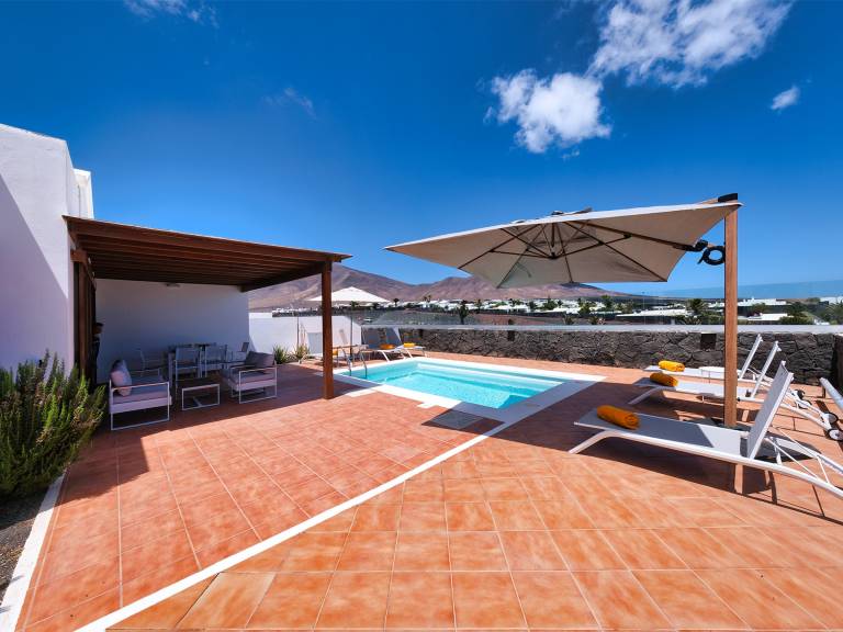 House with barbecue, private pool & garden — photo 5