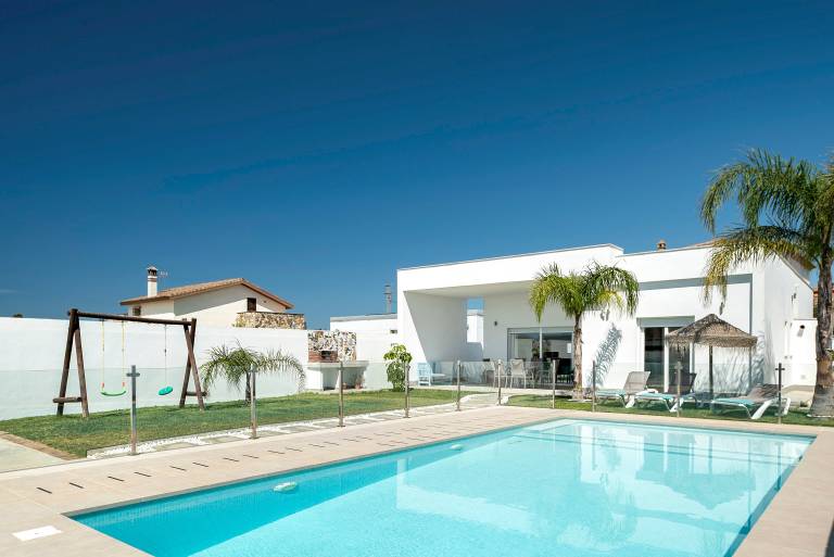 Family-oriented charming vacation home with terrace, garden & private pool | Garden view | Suitable for remote work | Dogs allowed — photo 2