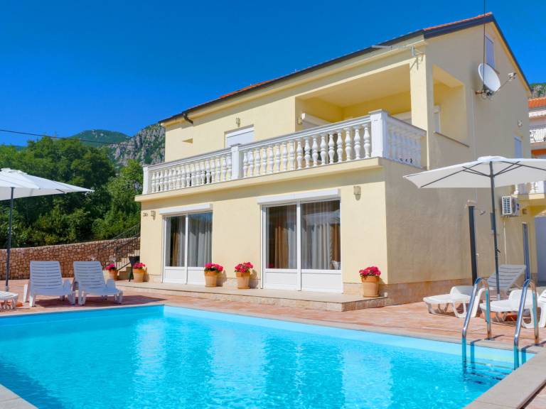 House with barbecue, garden & terrace | Pets allowed in Crikvenica