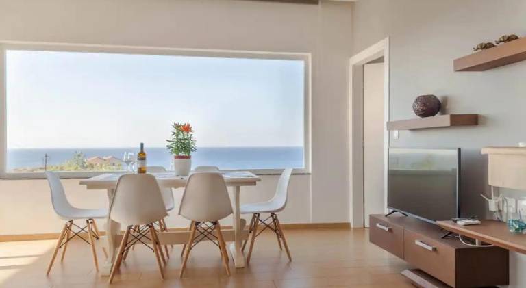 Fully equipped pleasant holiday apartment with hot tub, garden & barbeque | Next to the beach | Perfect for remote work | Pet-friendly — photo 2