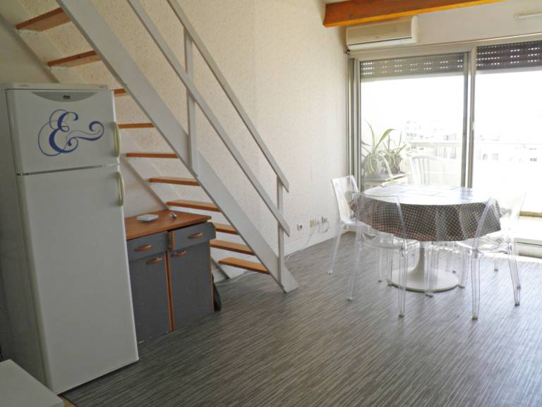 Charming mezzanine apartment, terrace, parking and air conditioning in Sète — photo 5