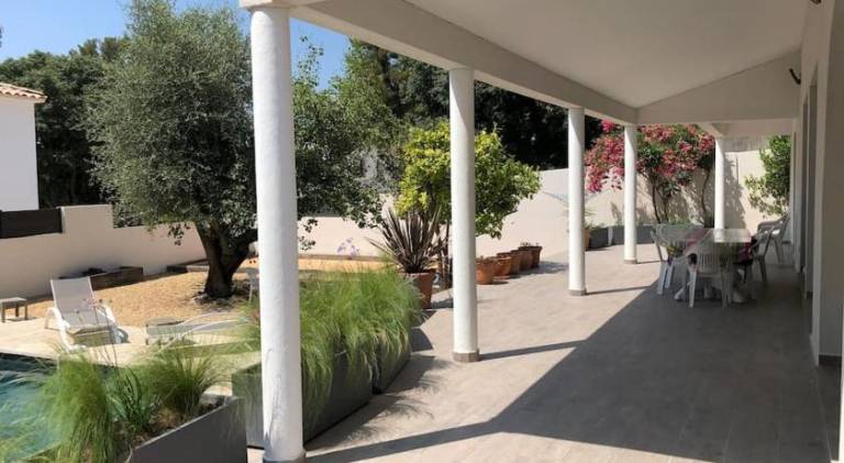 Villa with barbeque, garden & patio — photo 5
