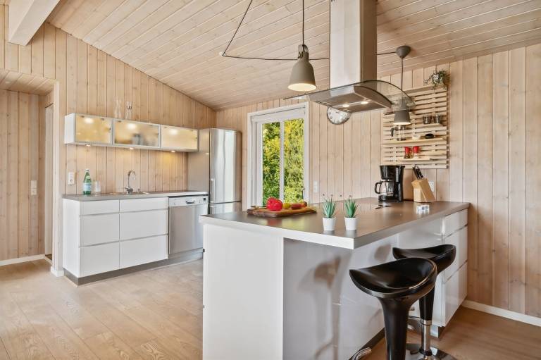 Child-friendly vacation home with hot tub, barbecue & terrace | Dogs allowed — photo 4