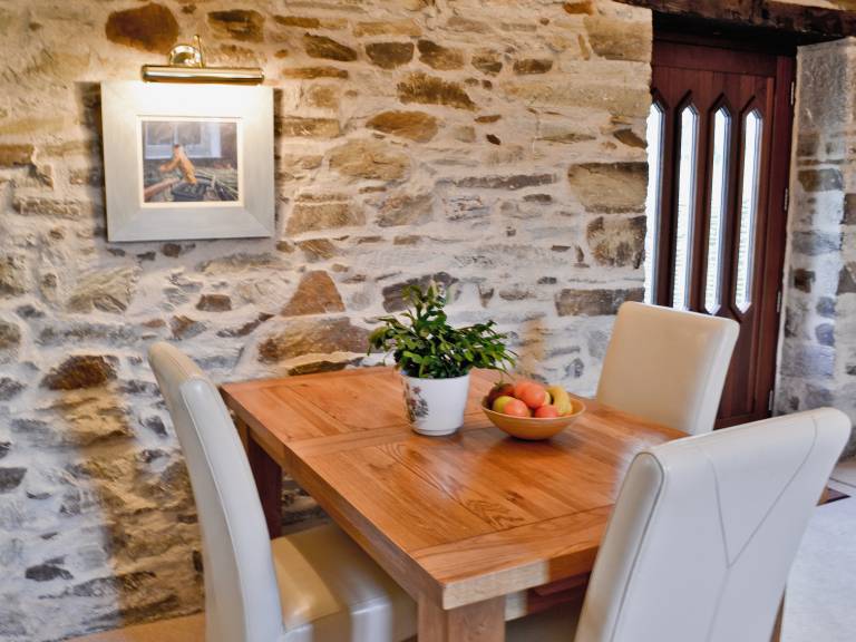 Cottage with garden — photo 3
