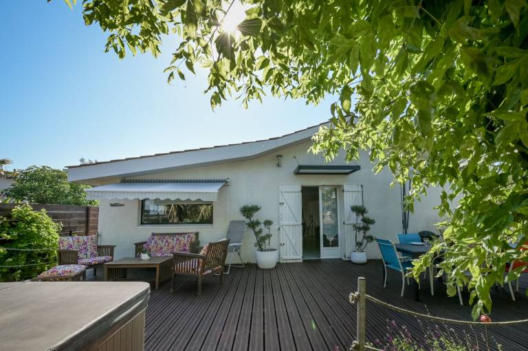 Child-friendly beautiful vacation home with yard, barbeque & jacuzzi | Garden view | Suitable for remote work | Pet-friendly in Gujan-Mestras