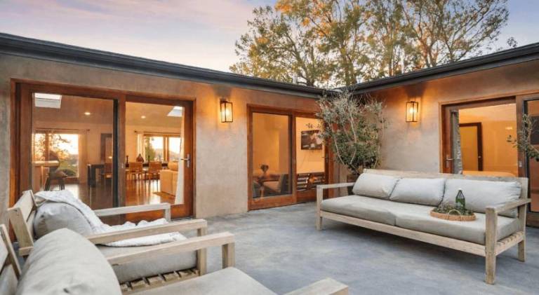 Vacation home with patio — photo 5