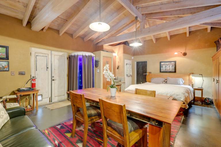 Centrally Located Santa Fe Studio Near Town! — photo 5